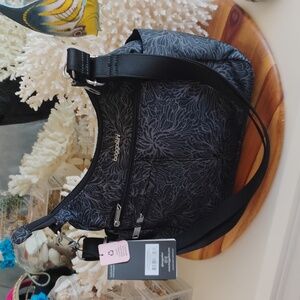 Baggallini 🔥NWT🔥 The Securtex® anti-theft free time crossbody bag.